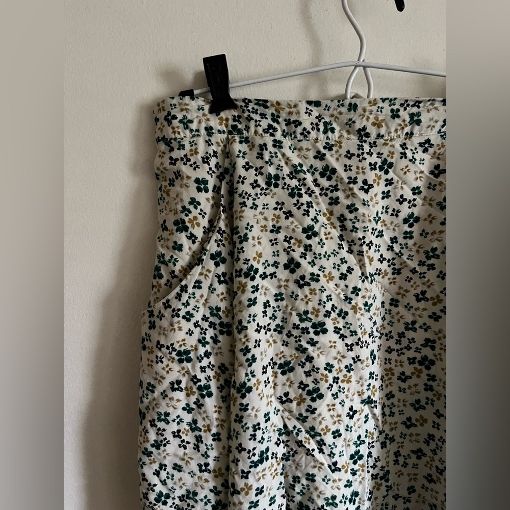 Old Navy mini skater floral skirt - white green gold